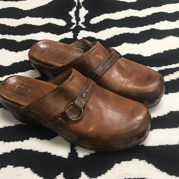 NWOB Frye Clara O Ring Wooden Clogs Distressed Leather Cognac Size 10 - Picture 3 of 11